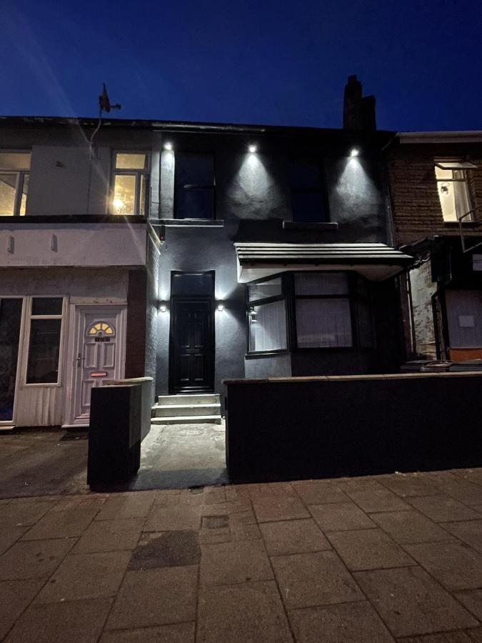 Lovely 2-Bed Apartment In Blackpool Secret House Exterior photo